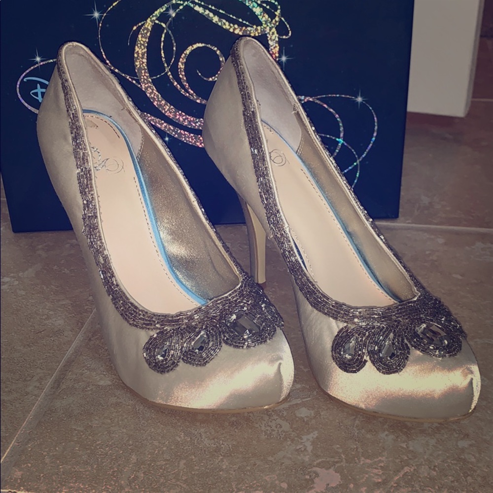 Disney princess heels size 7.5